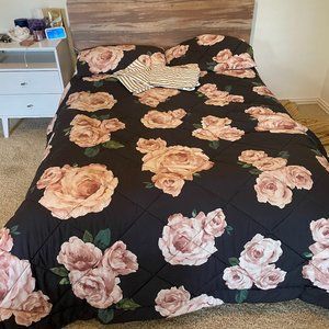 Pottery Barn Full/Queen Bed of Roses Comforter, Black/Blush, Shams & PC - 5 pcs